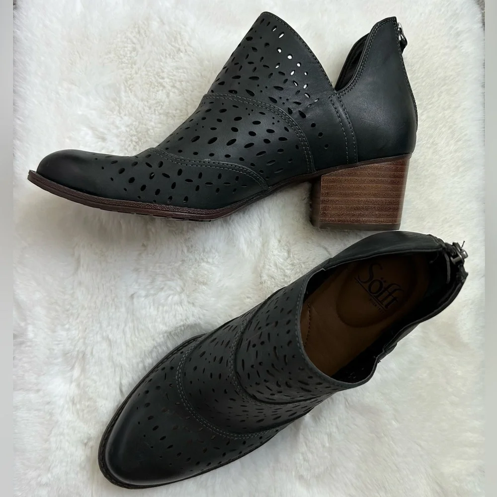 SOFFT NWOT! Women’s Wyoming Leather Ankle Boot Laser Cut Outs Boho Western 8M